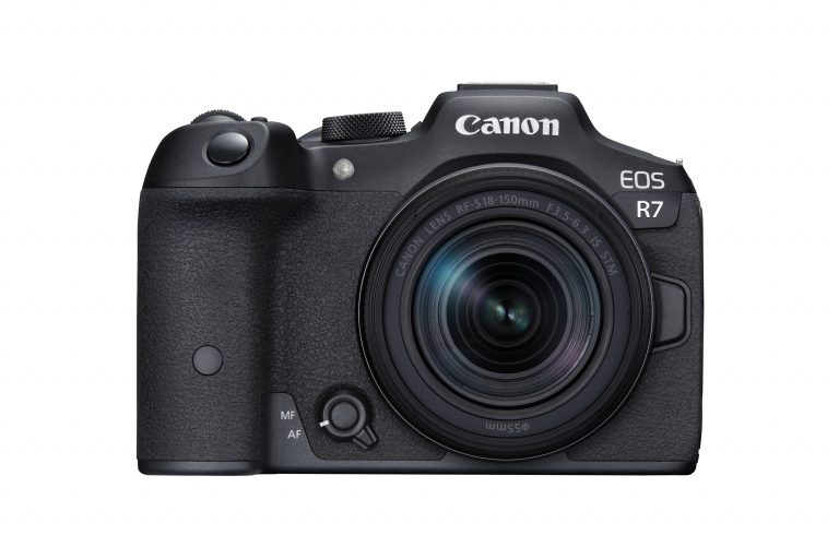 Canon EOS R7 + RF-S 18-150mm IS STM MILC 32,5 MP CMOS 6960 x 4640 Pixel Schwarz